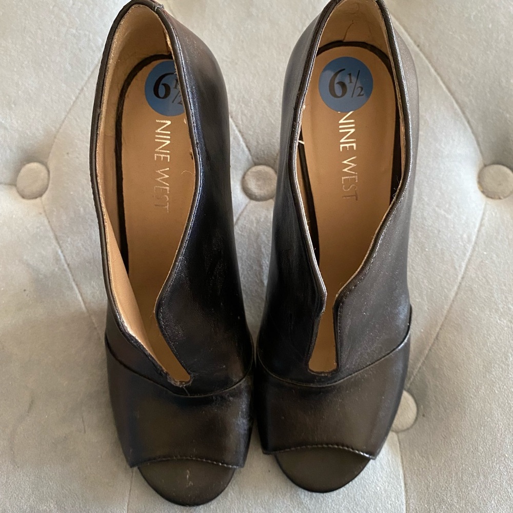 Black Nine West heels size 6.5
